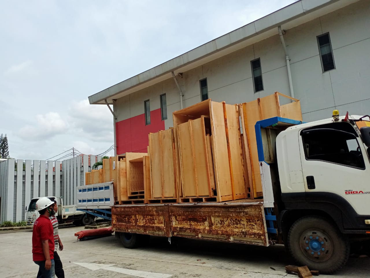 Pengiriman material project PT Control System